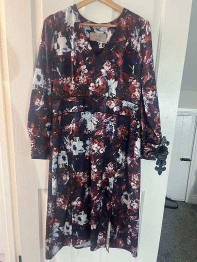 10 euro Selection of new and designer summer Dresses in sizes 10 / 12 to clear