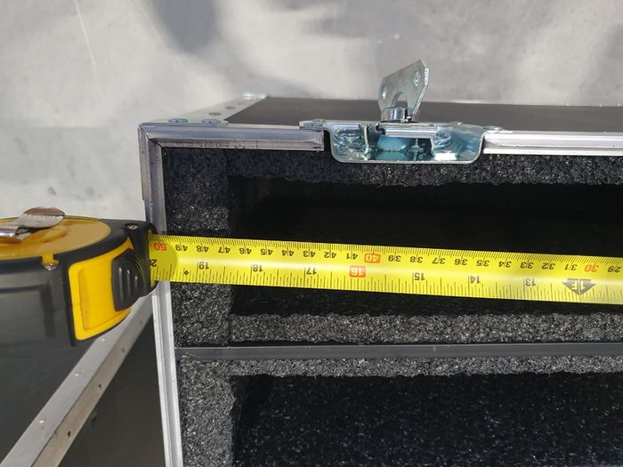 Flight case on wheels  with  Retractable handle