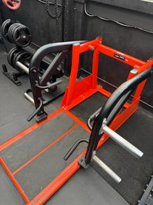 Plate loaded dead lift, bent over row and shrugs