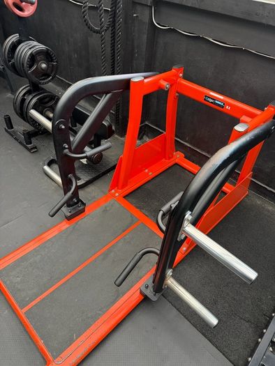 Plate loaded dead lift, bent over row and shrugs