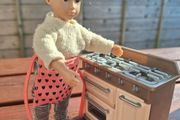 Lori doll and cooker