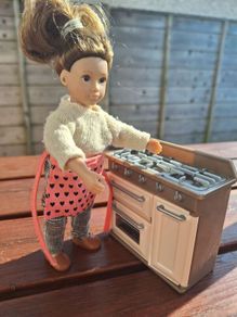 Lori doll and cooker