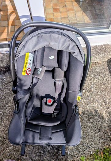 Joie rearfacing Infant Car Seat and Isofix base