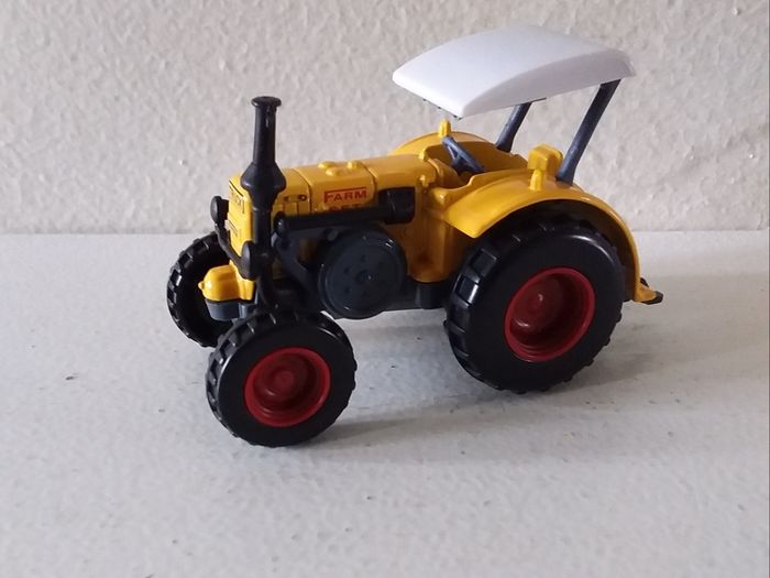 Bulldog Tractor - 1/64 Scale : Diecast Metal