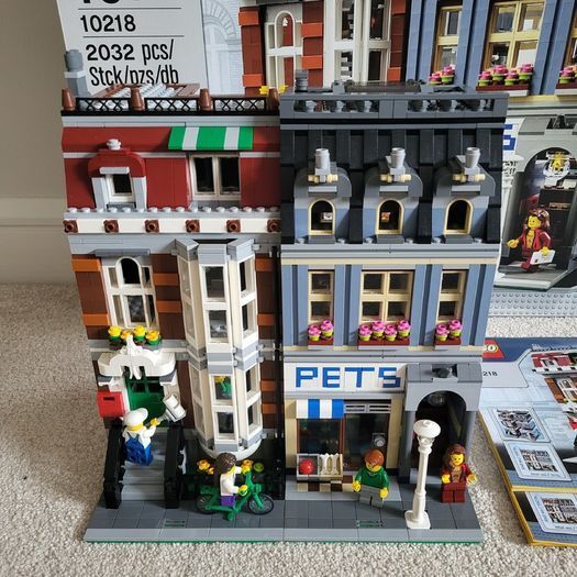 LEGO Pet Shop 10218 | Retired