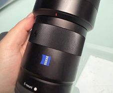 NEW Sony Carl Zeiss Sonnar FE 1.8/55 ZA E-Mount Lens