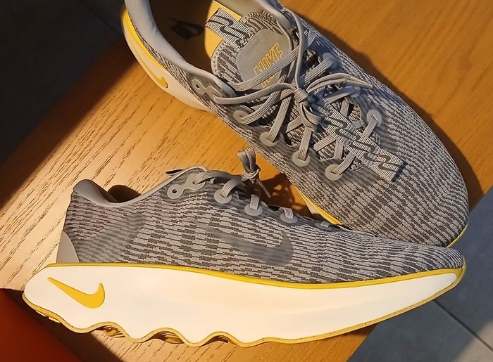 Nike Motiva Walking Shoes