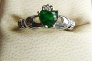 Vintage 925 Sterling Silver Claddagh Ring with Green Heart Stone size Q - 2,5g