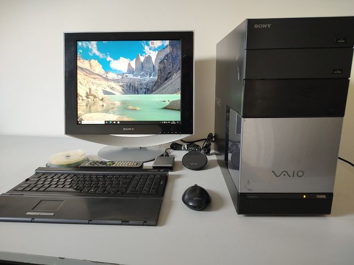 Vintage Retro Sony Vaio VGC-RC202 Windows PC Collectible