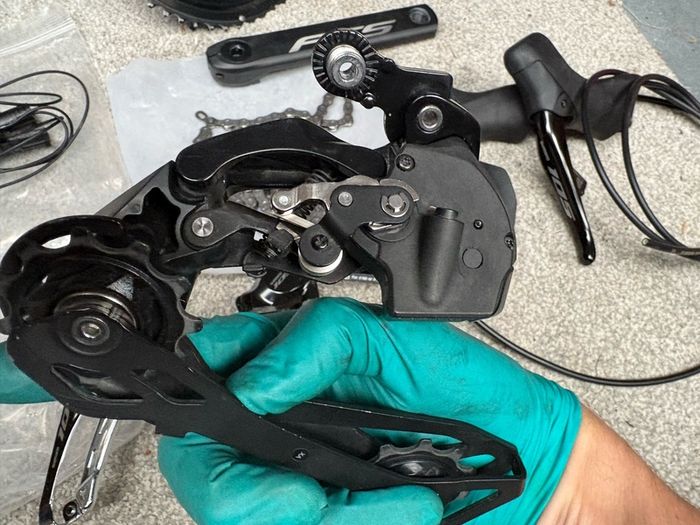 Shimano R7170 105 Di2 groupset Magene power meter