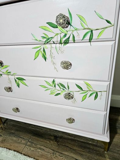 Chest of drawers