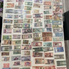 Worldwide album banknote collection of UNC notes over 101pc  100 county's