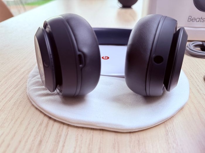 Beats Studio Pro Wireless Headphones Navy Brand New Apple Replacement