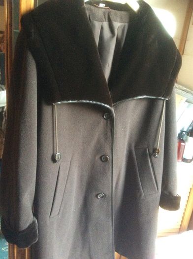 Brown fur trim wool coat