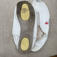 Size 6 gymnastics shoes