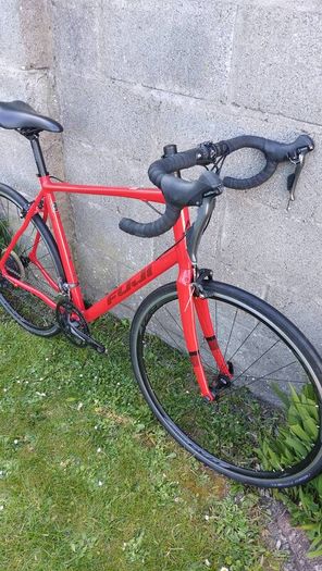 Fuji Sportif Road Bike - Size 58cm/XLarge - 16 speed Shimano Sora - Excellent condition - Cyclists Height 5ft 6" to 5ft 11"