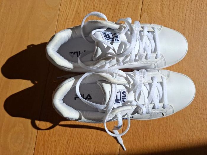 boys Fila runners size 6 (39 1/2)