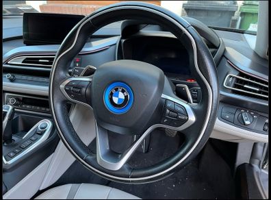 BMW i8 Steering wheel and airbag
