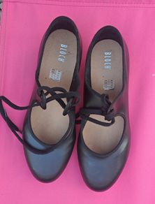 Tap shoes, size 8