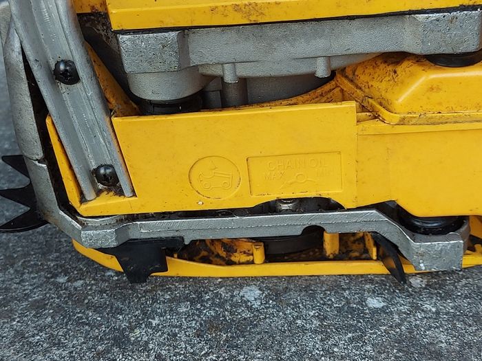 Petrol Chainsaw in like new condition,  Blade & motor, See Pictures