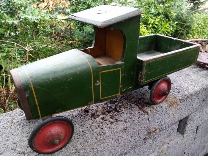very early triang truck