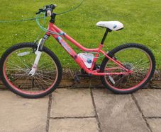 Girls 24 inch bike 12 gear's