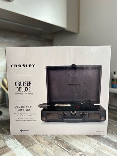 Crosley Cruiser Deluxe Portable Vinyl Turntable & 3 Artist Pink Floyd, The Doors & Coldplay.