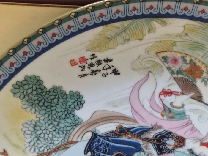 Beautiful Artistic Certified historic Porcelain Plate, in mint condition