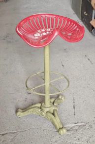 Farmall Tractor Seat Stool H276