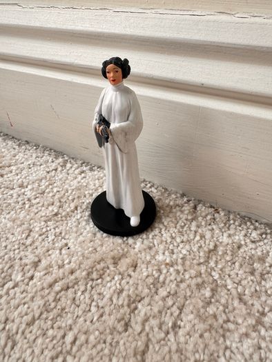 Star Wars Princess Leia Disney Store Cake Topper Action Figure approx. 9 cm. Used Please see photos