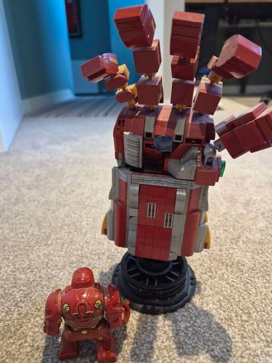 Iron Man Infinity Gauntlet 'Lego' bricks