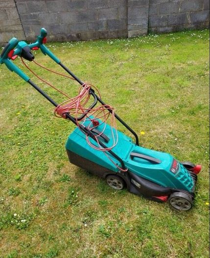 electric lawnmower