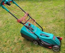 electric lawnmower