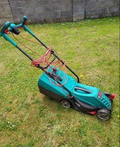 electric lawnmower