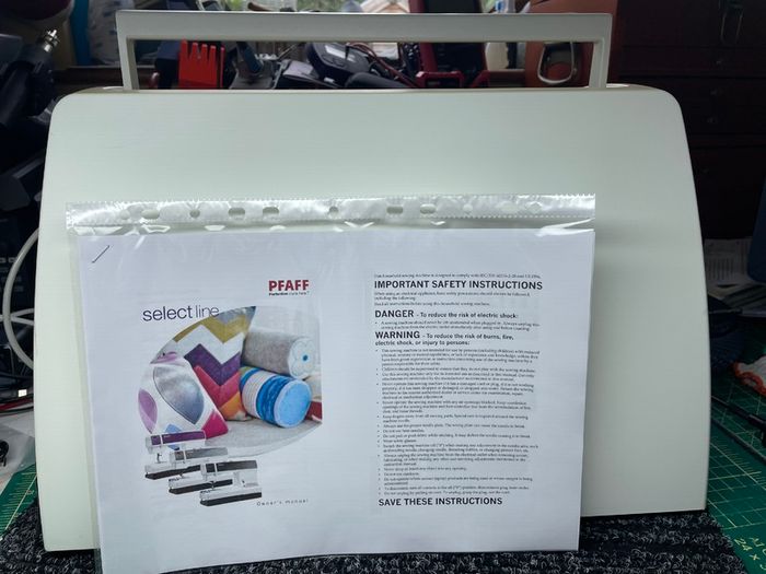 PFAFF Select 3.2 Sewing Machine - IDT - Just serviced - Like new!