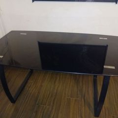 Black glass Dining table