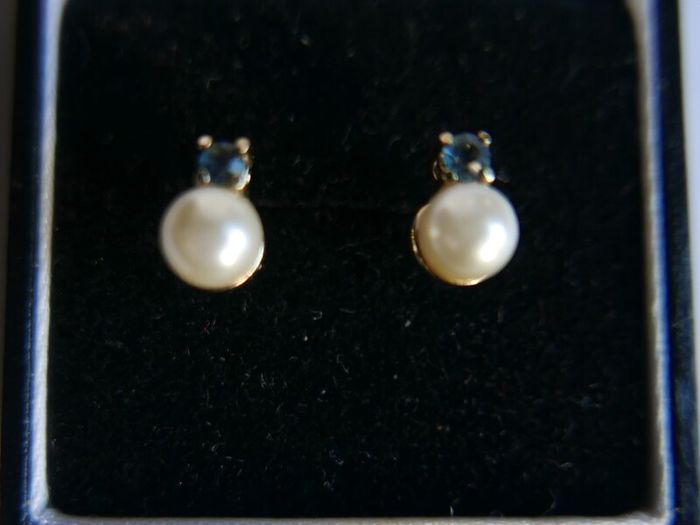 Vintage Pearl & Topaz Stud Earrings in 9ct Yellow Gold Plated