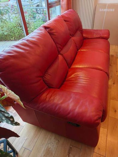 Burgundy Red 3-seater double-recliner couch