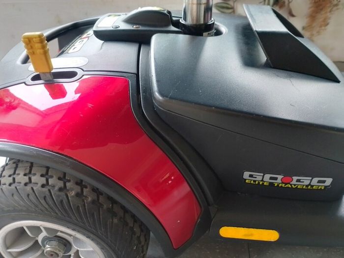 Pride Go-Go Elite Traveller 4-Wheel Mobility Scooter 2022 New Batteries