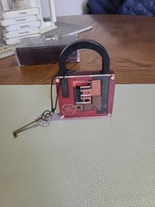 Puzzle lock Einstein