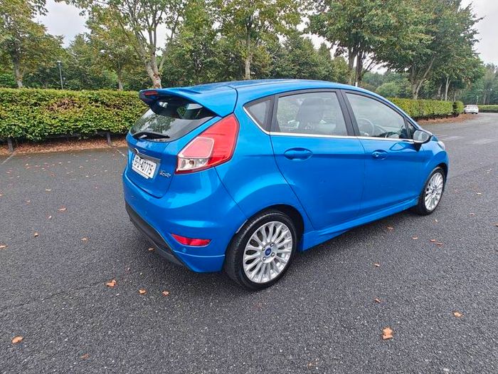 2015 Ford Fiesta Automatic low mileage
