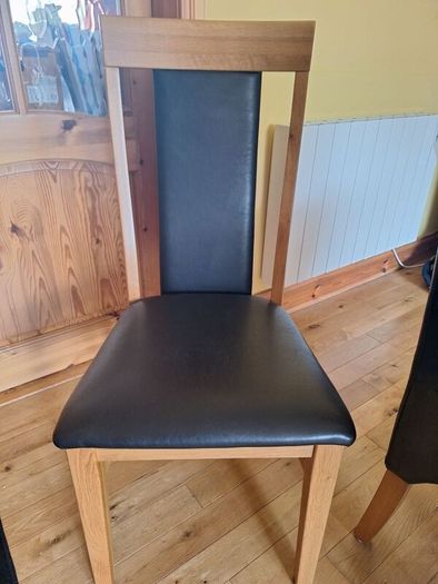 Extendable Dining Table and Six Chairs