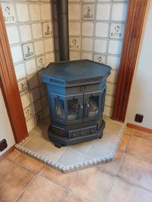 Natural gas stove.