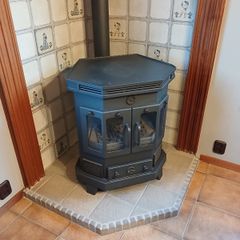 Natural gas stove.