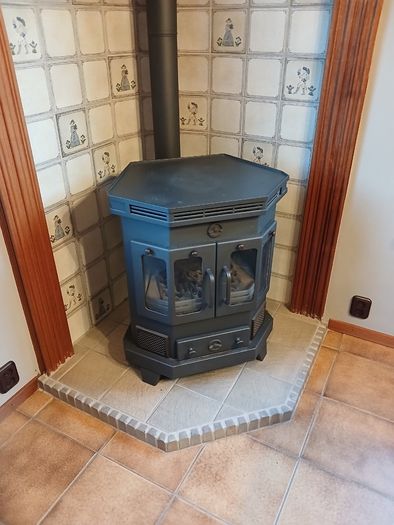 Natural gas stove.