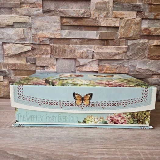 Vintage-Style Botanical Keepsake Box