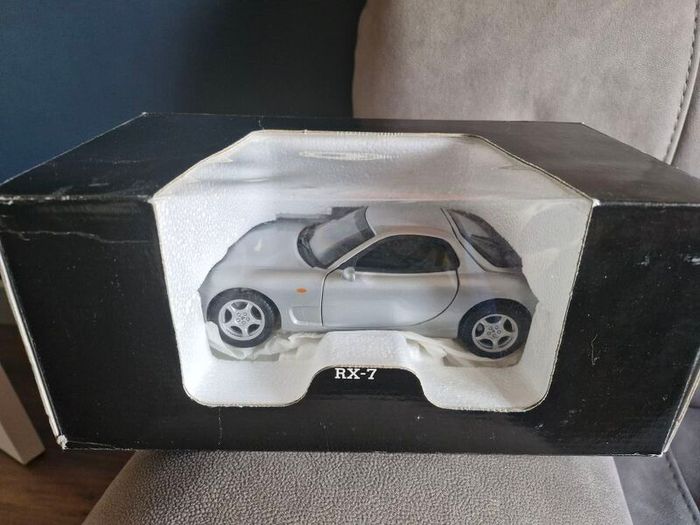 kyosho rx7 1:18