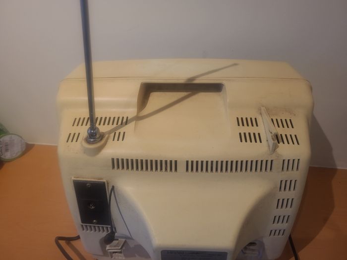 Retro -  12" B&W UHF Hinari portable TV from 80s.