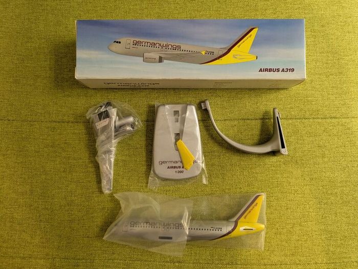 Germanwings 1:200 scale model airplane, Airbus A319 aircraft, NEW