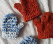 Unisex blue mittens size uni baby 2 euro each pair